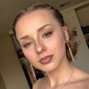 Meet your Posher, Julia